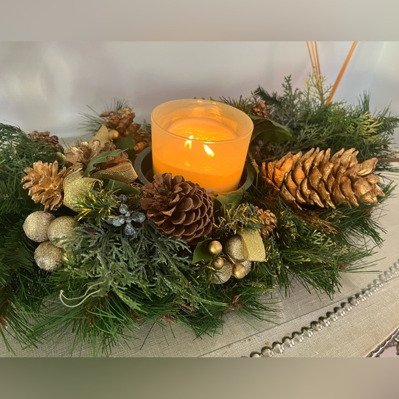 Christmas center piece - Picture 3 of 10